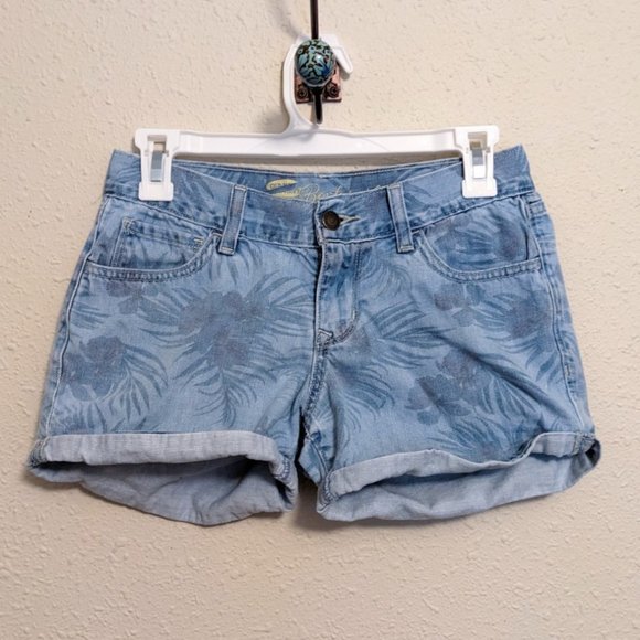 CLEARANCE SALE!! Old Navy Denim Shorts - Size 0 💜 - Picture 1 of 3